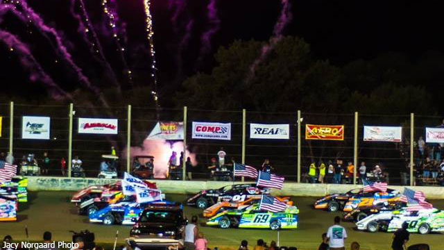 Schott makes noise at World Modified Dirt Track Championship