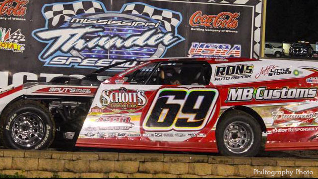 Schott holds off Cummins, Angst in USRA Modified feature at Mississippi Thunder Speedway