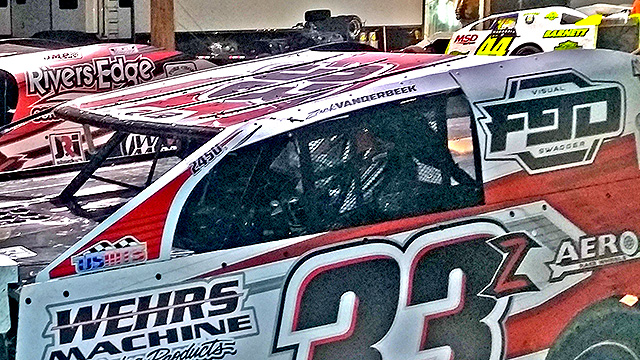 Moving on up: VanderBeek closes out El Paso weekend with third-place finish Moving on up: VanderBeek closes out El Paso weekend with third-place finish