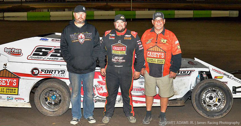 VanderBeek returns to Southern New Mexico Speedway winner's circle VanderBeek returns to Southern New Mexico Speedway winner's circle