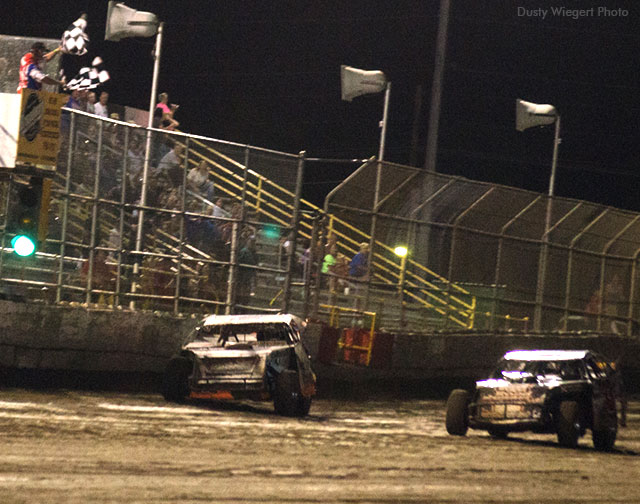 Sanders nips VanderBeek in 81 Speedway instant classic