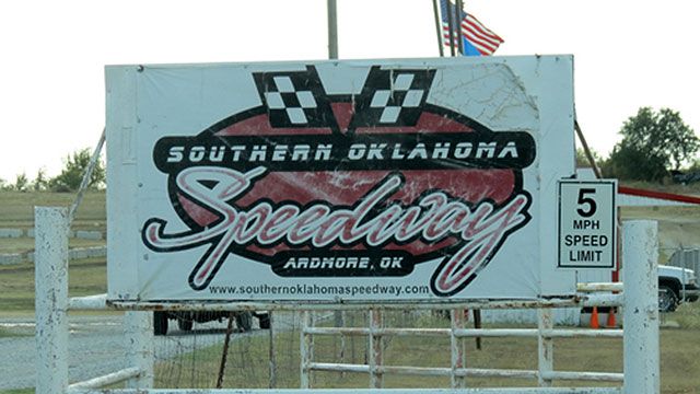 VanderBeek performs passing party at Southern Oklahoma Speedway VanderBeek performs passing party at Southern Oklahoma Speedway